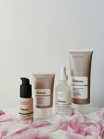 Koreanische Hautpflegeprodukte mit botanischen Inhaltsstoffen Flat Lay